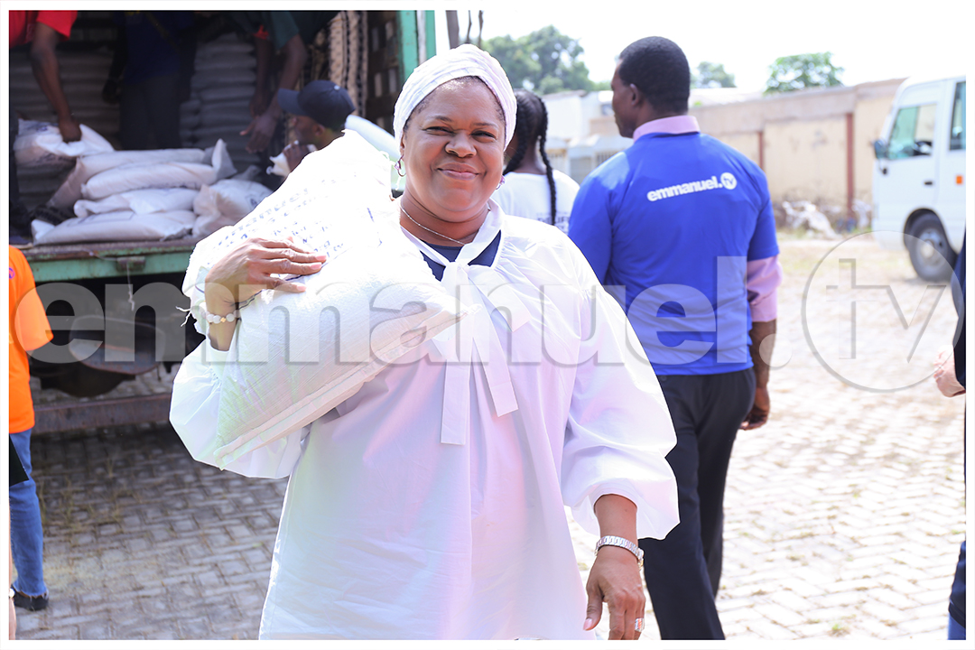 FELIZ ANIVERSÁRIO DE 54 ANOS, PASTORA EVELYN JOSHUA!